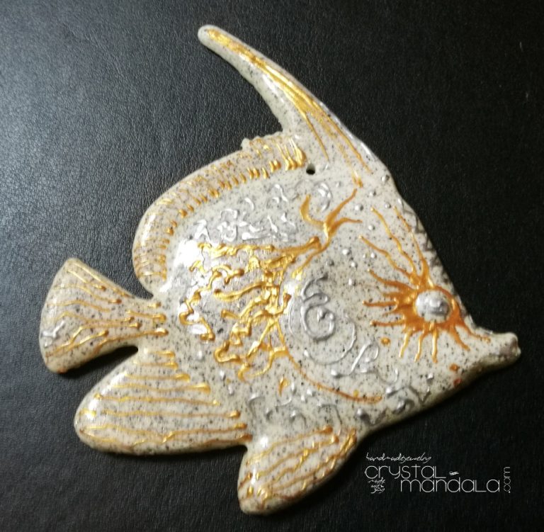 Pesce dipinto a mano, ippocampo realizzato a mano - Crystal-mandala. Pesci scolpiti a mano. Decorazioni in resina, sculture fatte a mano. Dipinte a mano. Clay fish, handmade fish. Ceramic fish.