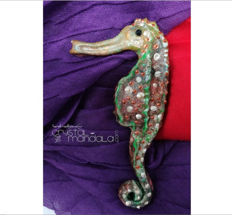 Pesce dipinto a mano, ippocampo realizzato a mano - Crystal-mandala. Pesci scolpiti a mano. Decorazioni in resina, sculture fatte a mano. Dipinte a mano. Clay fish, handmade fish. Ceramic fish.