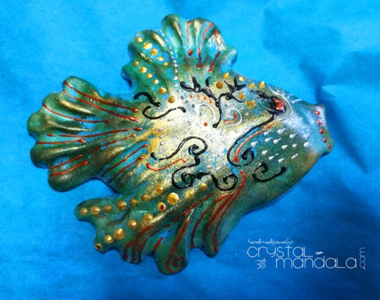 Pesce dipinto a mano, ippocampo realizzato a mano - Crystal-mandala. Pesci scolpiti a mano. Decorazioni in resina, sculture fatte a mano. Dipinte a mano.