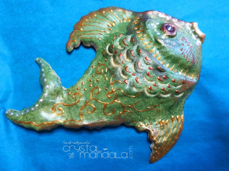 Pesce dipinto a mano, ippocampo realizzato a mano - Crystal-mandala. Pesci scolpiti a mano. Decorazioni in resina, sculture fatte a mano. Dipinte a mano. Clay fish, handmade fish. Ceramic fish.