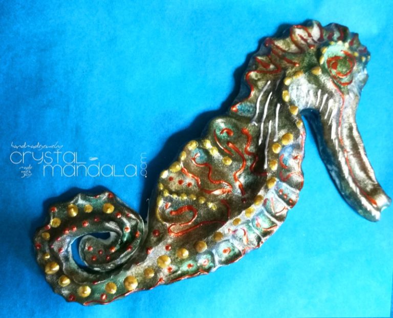 Pesce dipinto a mano, ippocampo realizzato a mano - Crystal-mandala. Pesci scolpiti a mano. Decorazioni in resina, sculture fatte a mano. Dipinte a mano. Clay fish, handmade fish. Ceramic fish.