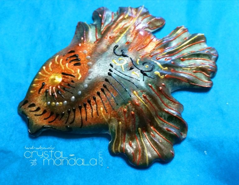 Pesce dipinto a mano, ippocampo realizzato a mano - Crystal-mandala. Pesci scolpiti a mano. Decorazioni in resina, sculture fatte a mano. Dipinte a mano. Clay fish, handmade fish. Ceramic fish.
