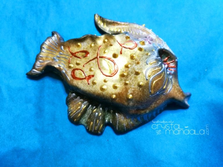 Pesce dipinto a mano, ippocampo realizzato a mano - Crystal-mandala. Pesci scolpiti a mano. Decorazioni in resina, sculture fatte a mano. Dipinte a mano. Clay fish, handmade fish. Ceramic fish.