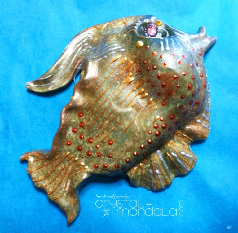 Pesce dipinto a mano, ippocampo realizzato a mano - Crystal-mandala. Pesci scolpiti a mano. Decorazioni in resina, sculture fatte a mano. Dipinte a mano. Clay fish, handmade fish. Ceramic fish.