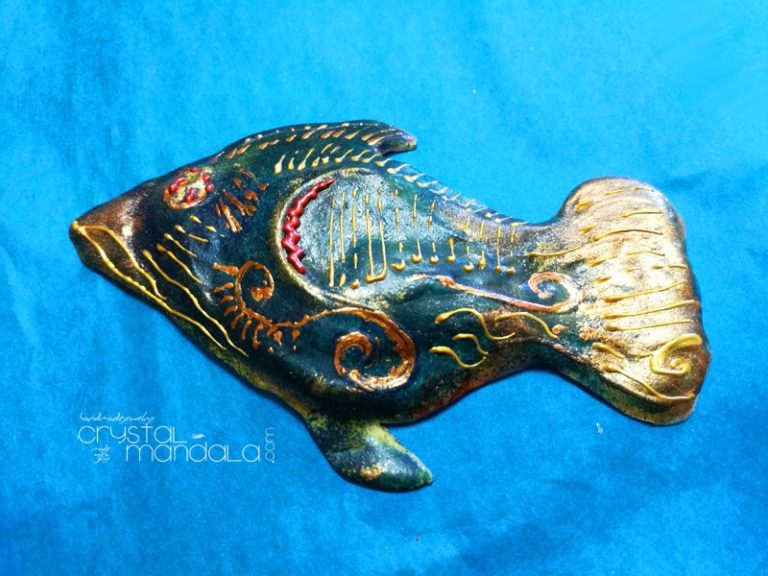 Pesce dipinto a mano, ippocampo realizzato a mano - Crystal-mandala. Pesci scolpiti a mano. Decorazioni in resina, sculture fatte a mano. Dipinte a mano. Clay fish, handmade fish. Ceramic fish.
