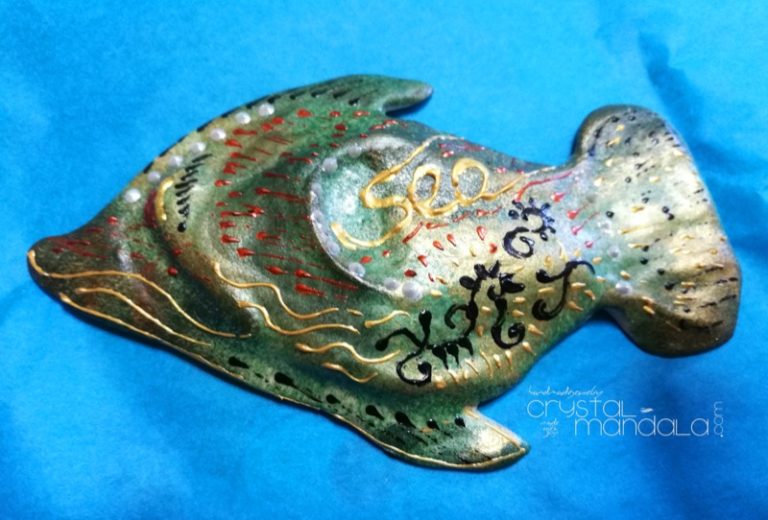 Pesce dipinto a mano, ippocampo realizzato a mano - Crystal-mandala. Pesci scolpiti a mano. Decorazioni in resina, sculture fatte a mano. Dipinte a mano. Clay fish, handmade fish. Ceramic fish.