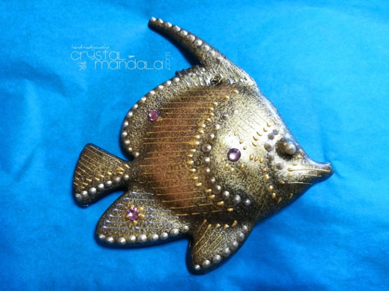 Pesce dipinto a mano, ippocampo realizzato a mano - Crystal-mandala. Pesci scolpiti a mano. Decorazioni in resina, sculture fatte a mano. Dipinte a mano. Clay fish, handmade fish. Ceramic fish.