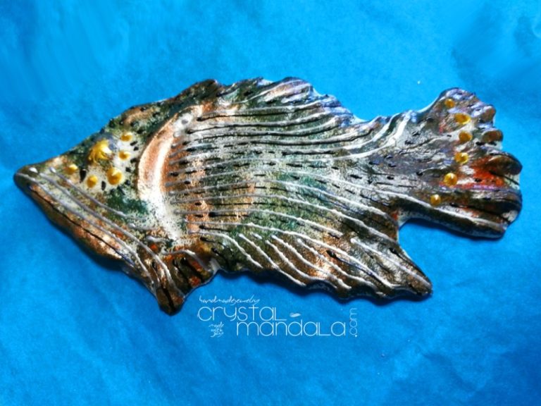 Pesce dipinto a mano, ippocampo realizzato a mano - Crystal-mandala. Pesci scolpiti a mano. Decorazioni in resina, sculture fatte a mano. Dipinte a mano. Clay fish, handmade fish. Ceramic fish.