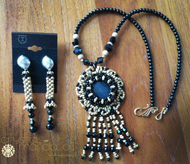 fine handmade jewelry, beaded necklace, Ciondolo cristalli, Beading Pendant, bead embroidery - by #machegioia® - #crystal-mandala.com gioielli fatti a mano, gioielli con cristalli, Enchanted collection, gioielli in tessitura, gioielli su commissione