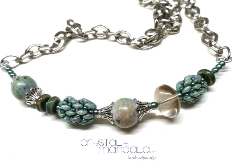 fine handmade jewelry, beaded necklace, Ciondolo cristalli, Beading Pendant, bead embroidery - by #machegioia® - #crystal-mandala.com gioielli fatti a mano, gioielli con cristalli, Enchanted collection, gioielli in tessitura, gioielli su commissione