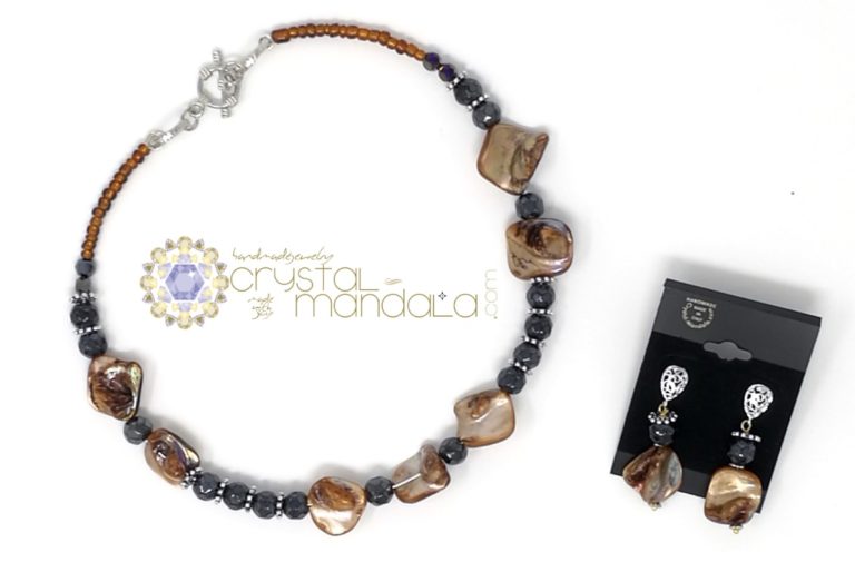 fine handmade jewelry, beaded necklace, Ciondolo cristalli, Beading Pendant, bead embroidery - by #machegioia® - #crystal-mandala.com gioielli fatti a mano, gioielli con cristalli, Enchanted collection, gioielli in tessitura, gioielli su commissione