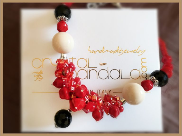 fine handmade jewelry, beaded necklace, Ciondolo cristalli, Beading Pendant, bead embroidery - by #machegioia® - #crystal-mandala.com gioielli fatti a mano, gioielli con cristalli, Enchanted collection, gioielli in tessitura, gioielli su commissione