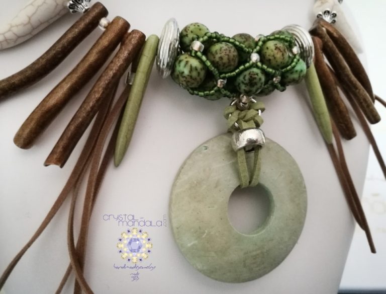 fine handmade jewelry, beaded necklace, Ciondolo cristalli, Beading Pendant, bead embroidery - by #machegioia® - #crystal-mandala.com gioielli fatti a mano, gioielli con cristalli, Enchanted collection, gioielli in tessitura, gioielli su commissione