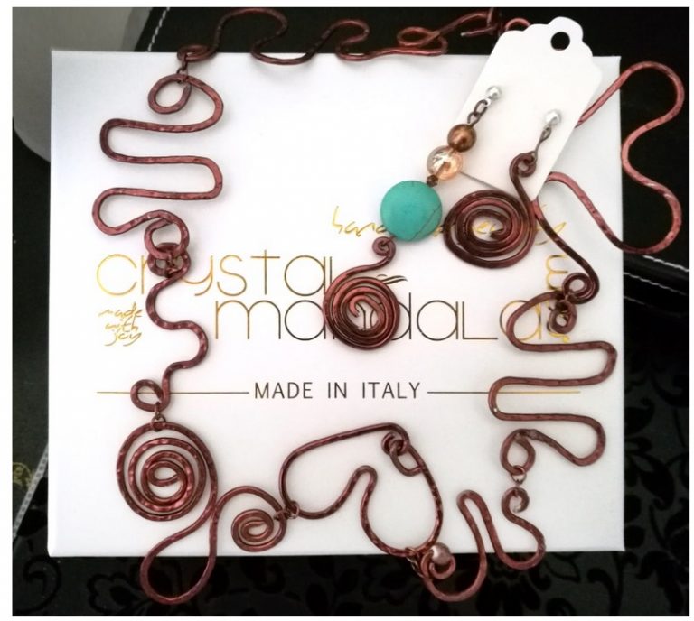 Handmade jewelry Made in Italy. Gioielli Crystal-Mandala, #CrystalMandala_gioielli, Crystal Mandala Gioielli, fine handmade jewelry, beaded necklace, Ciondolo cristalli, Beading Pendant, bead embroidery - by #machegioia® - #crystal-mandala.com gioielli fatti a mano, gioielli con cristalli, Enchanted collection, gioielli in tessitura, gioielli su commissione