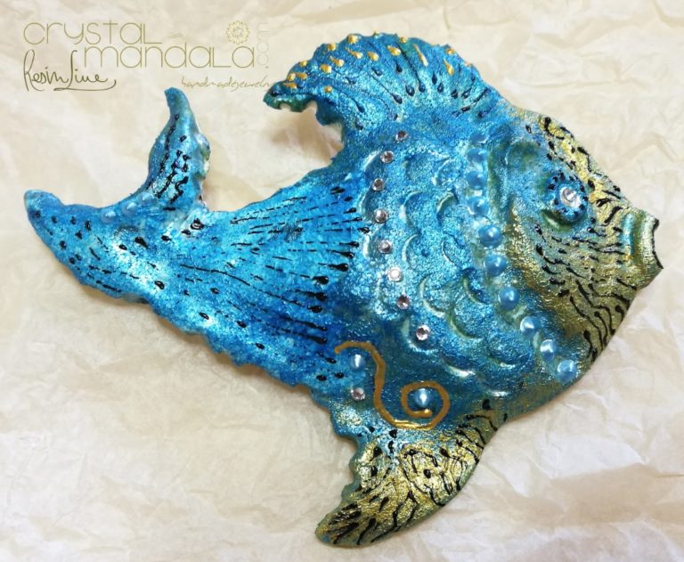 Pesce dipinto a mano, ippocampo realizzato a mano - Crystal-mandala. Pesci scolpiti a mano. Decorazioni in resina, sculture fatte a mano. Dipinte a mano. Clay fish, handmade fish. Ceramic fish.