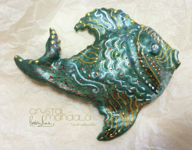 Pesce dipinto a mano, ippocampo realizzato a mano - Crystal-mandala. Pesci scolpiti a mano. Decorazioni in resina, sculture fatte a mano. Dipinte a mano. Clay fish, handmade fish. Ceramic fish.