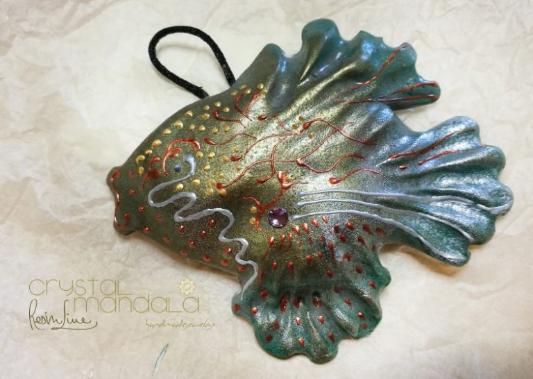 Pesce dipinto a mano, ippocampo realizzato a mano - Crystal-mandala. Pesci scolpiti a mano. Decorazioni in resina, sculture fatte a mano. Dipinte a mano. Clay fish, handmade fish. Ceramic fish.