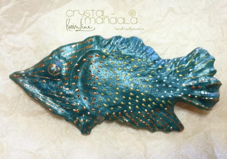 Pesce dipinto a mano, ippocampo realizzato a mano - Crystal-mandala. Pesci scolpiti a mano. Decorazioni in resina, sculture fatte a mano. Dipinte a mano. Clay fish, handmade fish. Ceramic fish.