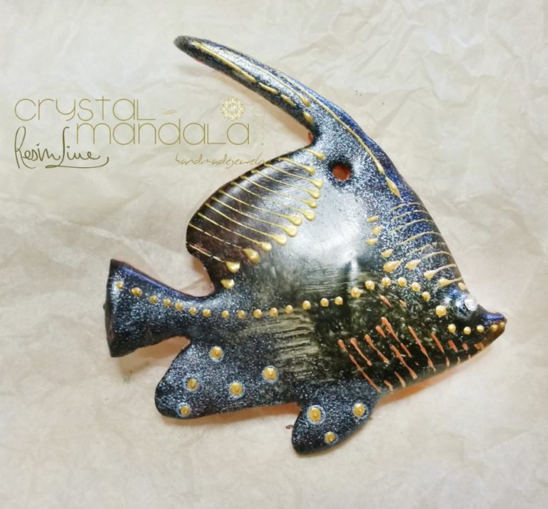 Pesce dipinto a mano, ippocampo realizzato a mano - Crystal-mandala. Pesci scolpiti a mano. Decorazioni in resina, sculture fatte a mano. Dipinte a mano. Clay fish, handmade fish. Ceramic fish.