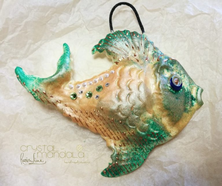 Pesce dipinto a mano, ippocampo realizzato a mano - Crystal-mandala. Pesci scolpiti a mano. Decorazioni in resina, sculture fatte a mano. Dipinte a mano. Clay fish, handmade fish. Ceramic fish.