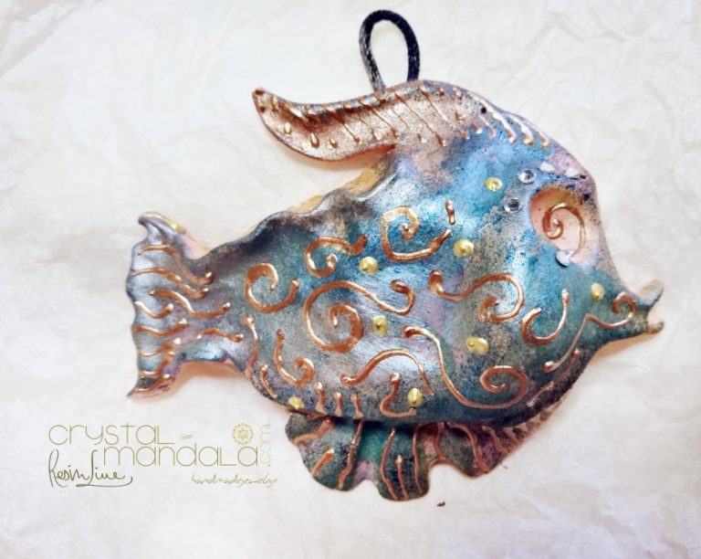Pesce dipinto a mano, ippocampo realizzato a mano - Crystal-mandala. Pesci scolpiti a mano. Decorazioni in resina, sculture fatte a mano. Dipinte a mano. Clay fish, handmade fish. Ceramic fish.