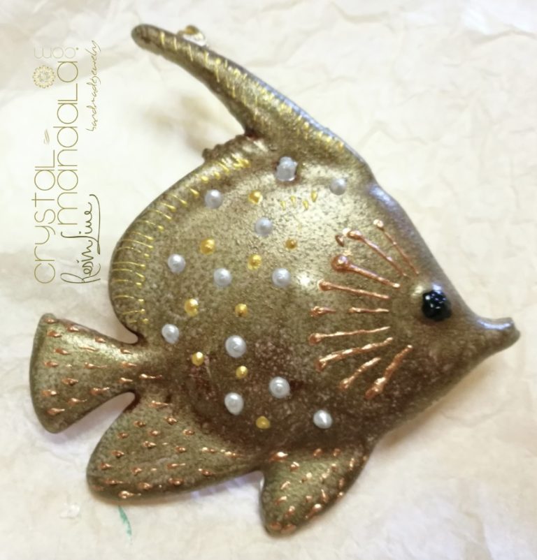 Pesce dipinto a mano, ippocampo realizzato a mano - Crystal-mandala. Pesci scolpiti a mano. Decorazioni in resina, sculture fatte a mano. Dipinte a mano. Clay fish, handmade fish. Ceramic fish.