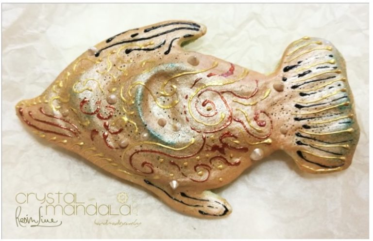 Pesce dipinto a mano, ippocampo realizzato a mano - Crystal-mandala. Pesci scolpiti a mano. Decorazioni in resina, sculture fatte a mano. Dipinte a mano. Clay fish, handmade fish. Ceramic fish.