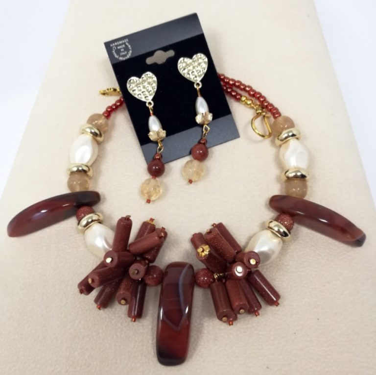 Gioielli Crystal-Mandala, #CrystalMandala_gioielli, Crystal Mandala Gioielli, fine handmade jewelry, beaded necklace, Ciondolo cristalli, Beading Pendant, bead embroidery - by #machegioia® - #crystal-mandala.com gioielli fatti a mano, gioielli con cristalli, Enchanted collection, gioielli in tessitura, gioielli su commissione