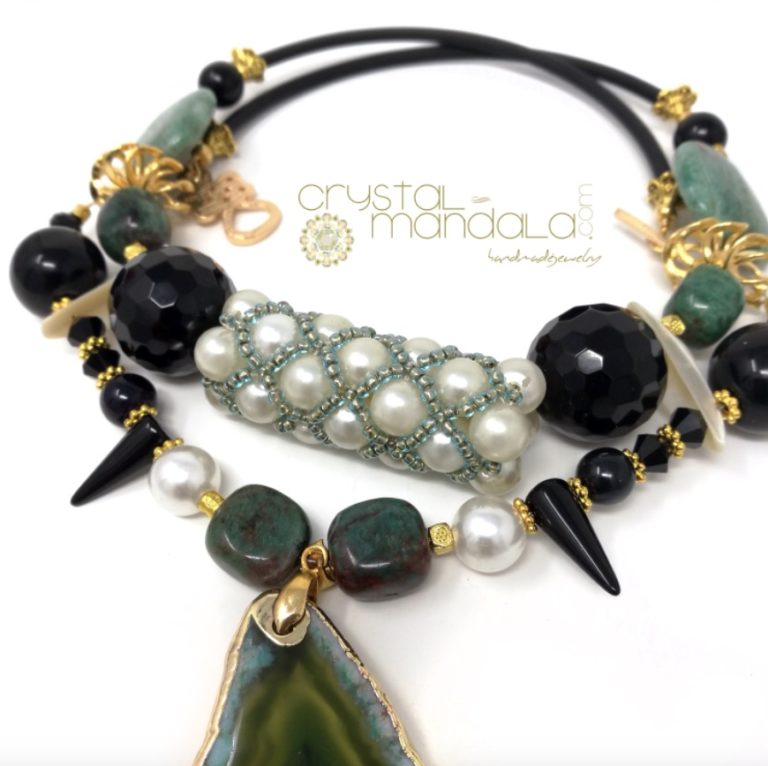 Crystal-Mandala Jewelry, Gioielli Crystal-Mandala, #CrystalMandala_gioielli, #machegioia, machegioia, Crystal Mandala Gioielli, fine handmade jewelry, beaded necklace, Ciondolo cristalli, Beading Pendant, bead embroidery - by #machegioia® - #crystal-mandala.com gioielli fatti a mano, gioielli con cristalli, Enchanted collection, gioielli in tessitura, gioielli su commissione