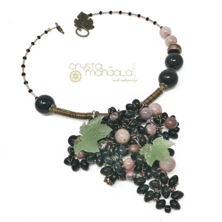 Crystal-Mandala Jewelry, Gioielli Crystal-Mandala, #CrystalMandala_gioielli, #machegioia, machegioia, Crystal Mandala Gioielli, fine handmade jewelry, beaded necklace, Ciondolo cristalli, Beading Pendant, bead embroidery - by #machegioia® - #crystal-mandala.com gioielli fatti a mano, gioielli con cristalli, Enchanted collection, gioielli in tessitura, gioielli su commissione